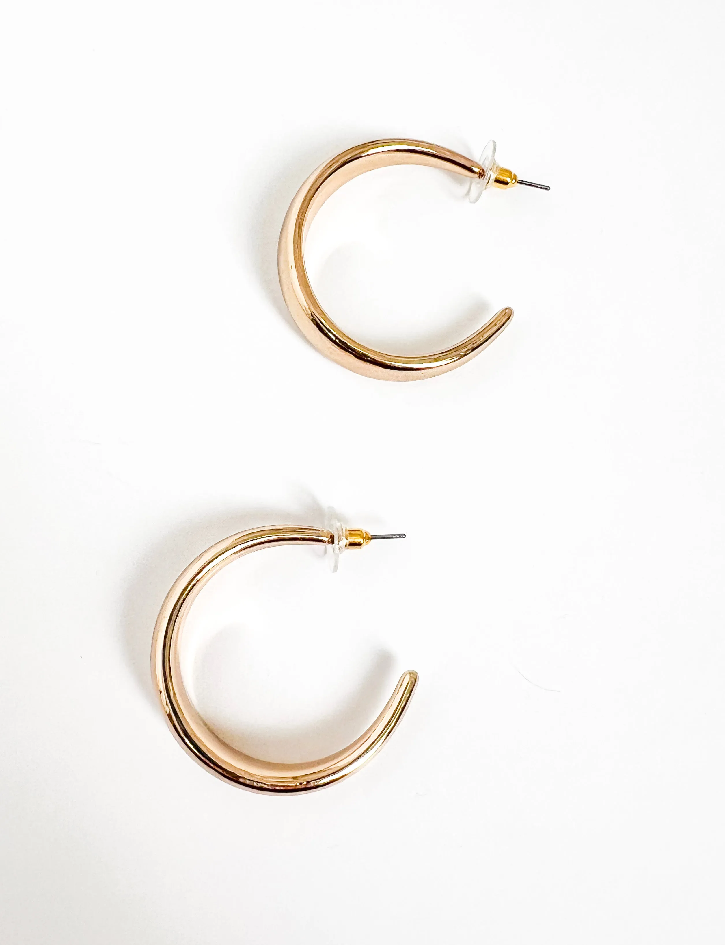 GOLD TAPERED MEDIUM HOOP