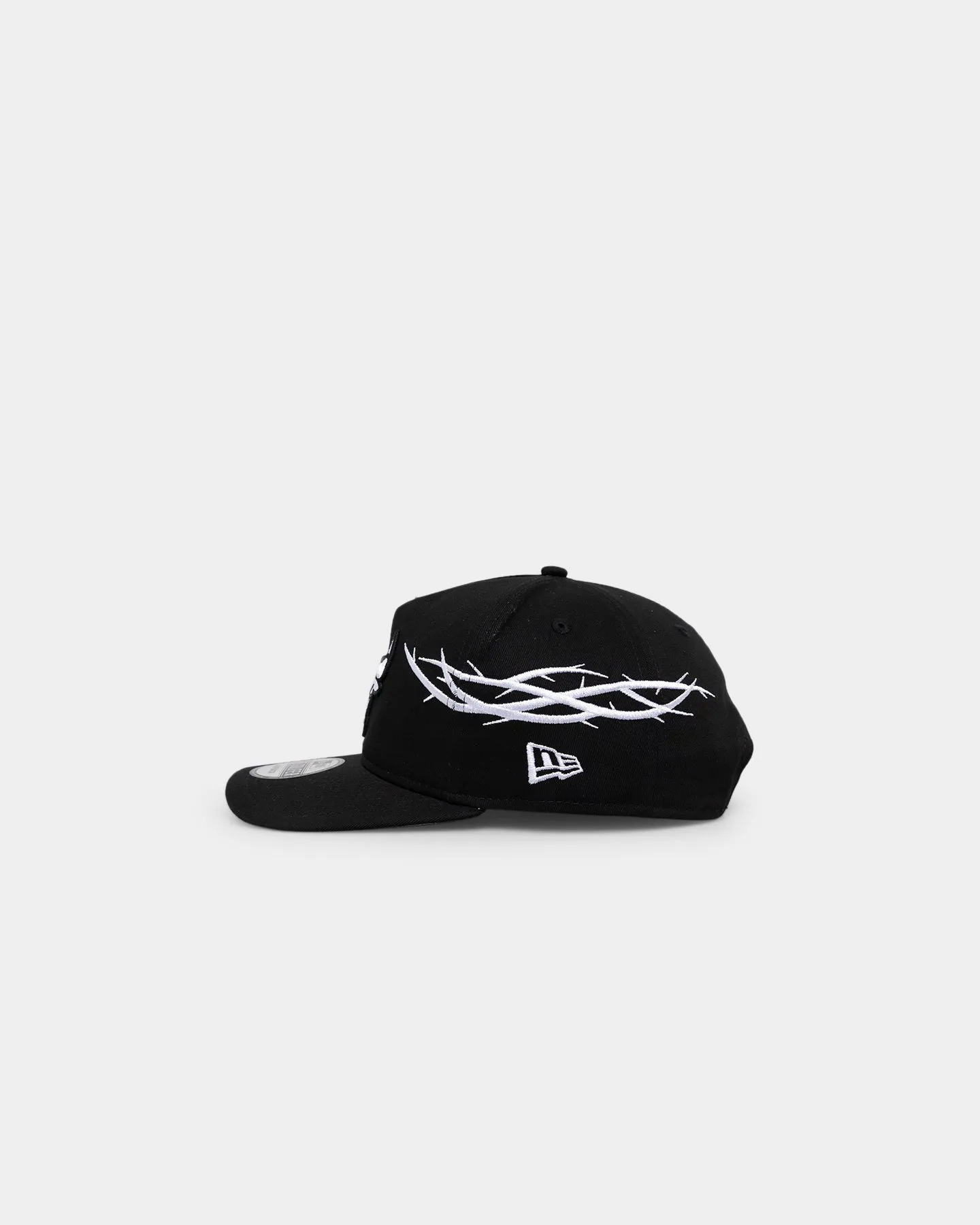 New Era Chicago Bulls 'Twisted Thorns' Golfer Pre-Curved Snapback Black