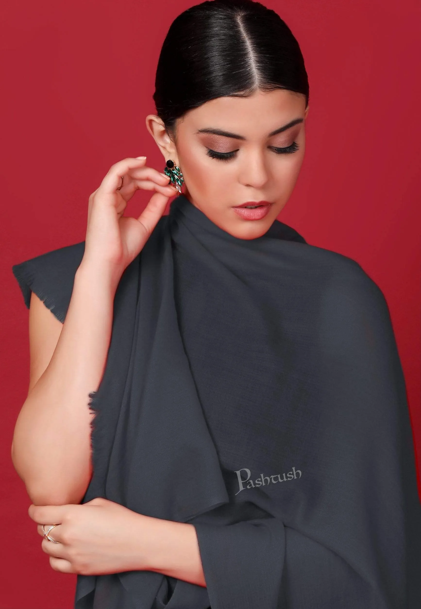 Pashtush Womens Cashmere  Scarf, Diamond Weave, Charcoal Grey